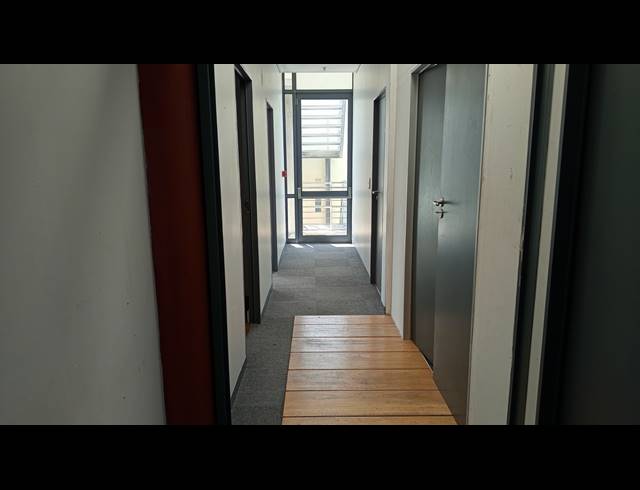 220M² OFFICE TO LET IN NDABENI